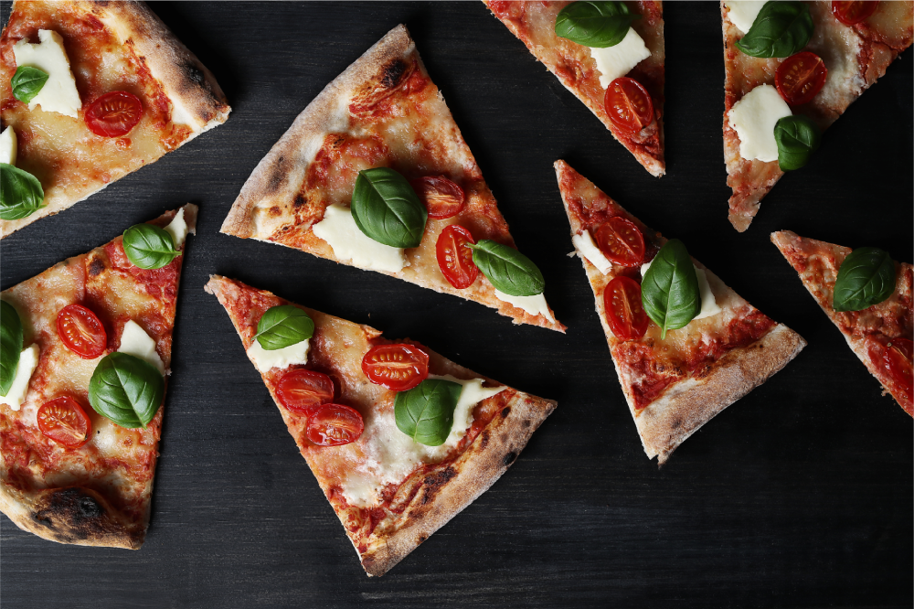 Placements for restaurants sliced pizza design - TenStickers