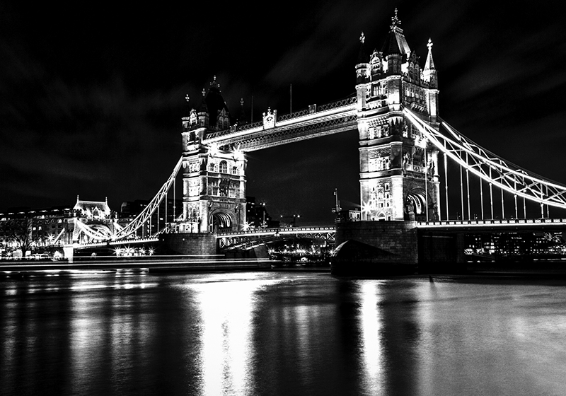 Black vinyl rug london bridge night - TenStickers