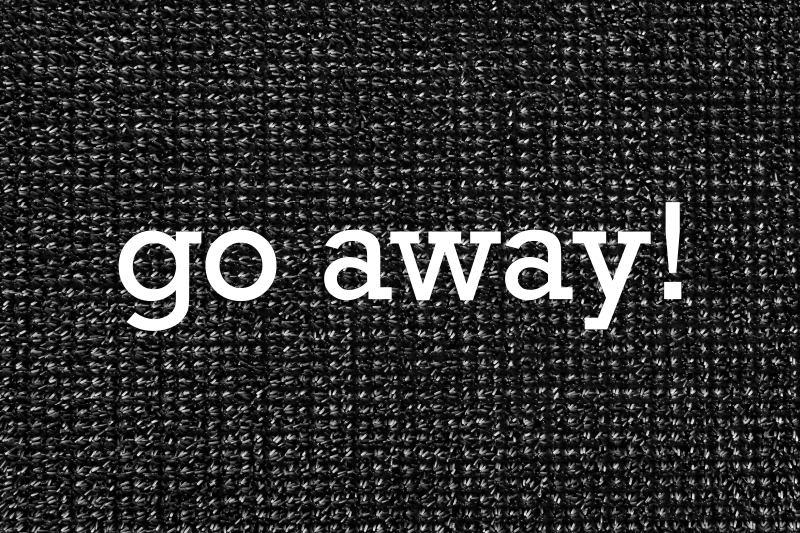 Go away message entrance hall vinyl rug - TenStickers